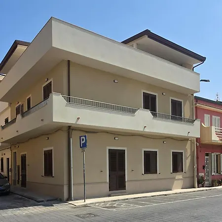 Lägenhet House Le Ancore Barcellona-Pozzo di Gotto